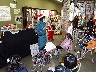 写真：おはなし会の様子1