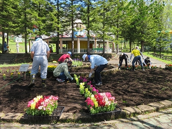 写真：花壇整備