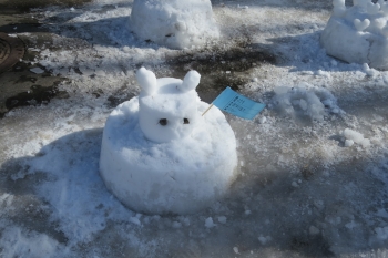 写真：完成したミニ雪像