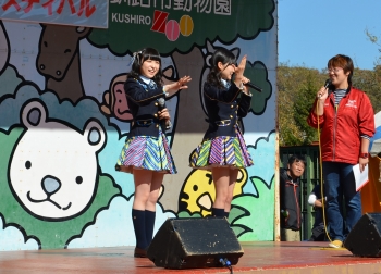 写真：AKB48川本紗矢さん、谷口めぐさん2