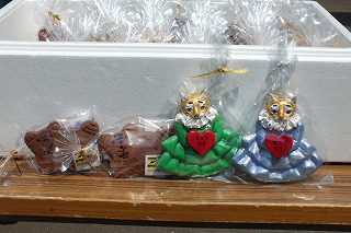 写真：紙粘土のココア人形と特製ココアクッキー