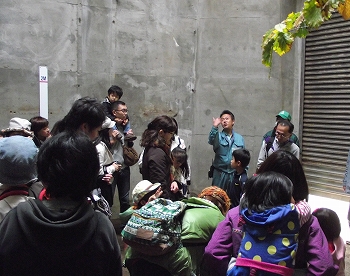 写真：見学の様子