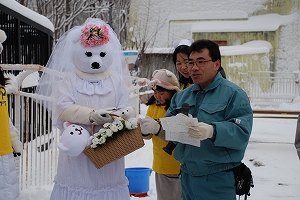 写真：ホッキョクグマお誕生会