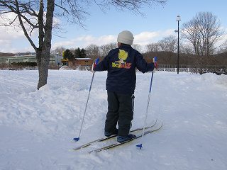 写真：歩くスキーをしている様子