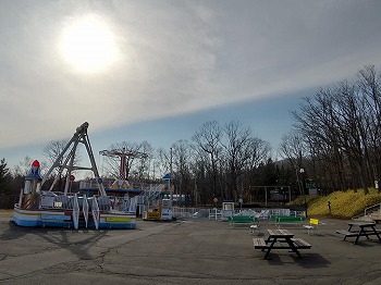 写真：閉園中の遊園地