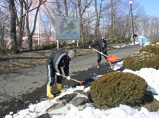 写真：釧路北高生によるインターシップ中の様子