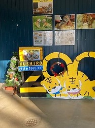 写真:クリスマスの飾りつけ