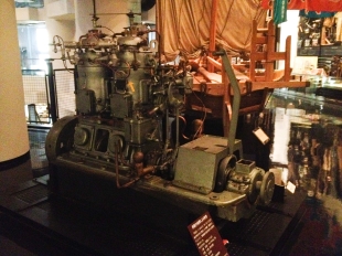 photo:Hot-bulb engine