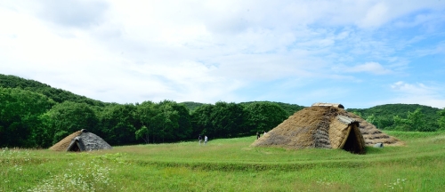 写真：北斗遺跡竪穴住居