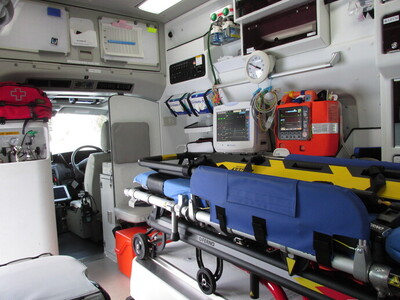 写真：高規格救急車内部