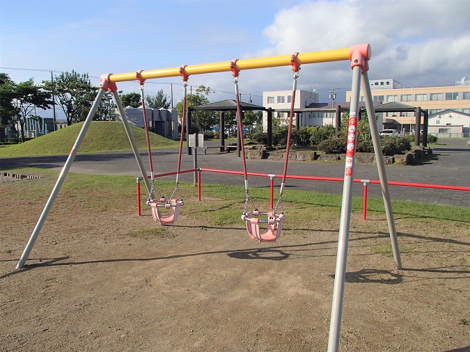 写真：幼児用ブランコ