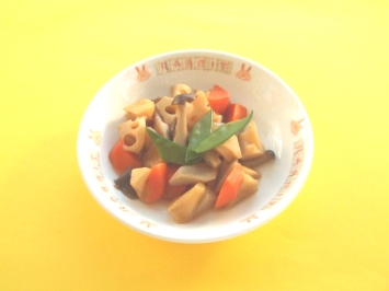 写真：高野豆腐と根菜の煮物