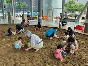東部「砂場で遊ぼう」