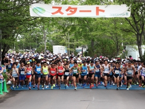 写真：第46回釧路湿原マラソンスタートの様子