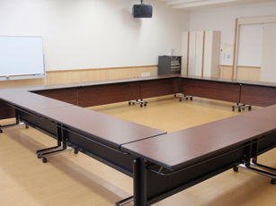 写真：研修室1テーブル配置例2