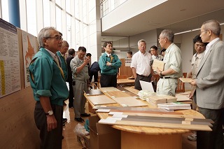 写真：木製品展示会当日の様子