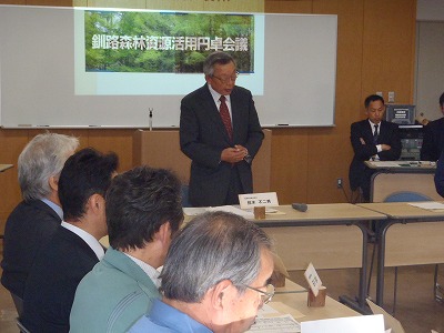 写真：鈴木座長挨拶