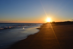 写真：パシクル湖畔の夕日