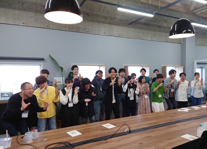 「第4回くしラボと行く!北大通まち歩きイベント」_Sunset Officeでの集合写真