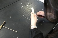 竹とんぼづくりの様子