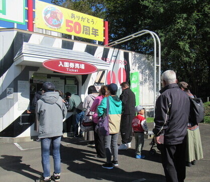 写真：クリアファイル配布