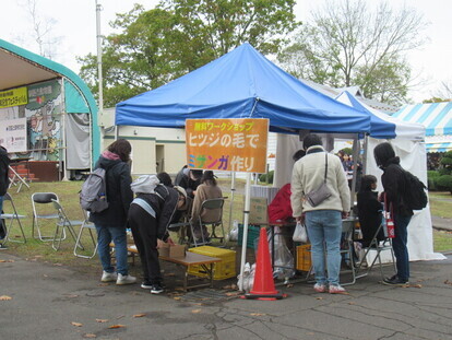写真：ミサンガワークショップ