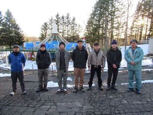 記念撮影　釧路塗装工業協同組合青年部の皆さんと園長