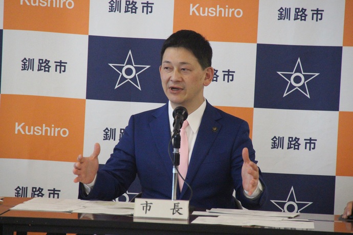 予算案記者発表の様子